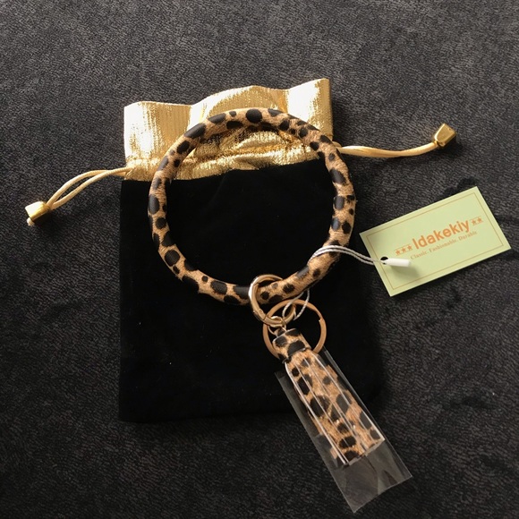 2 for $10 💋FINAL PRICE Key Ring Bangle w/ Tassel - Picture 3 of 15